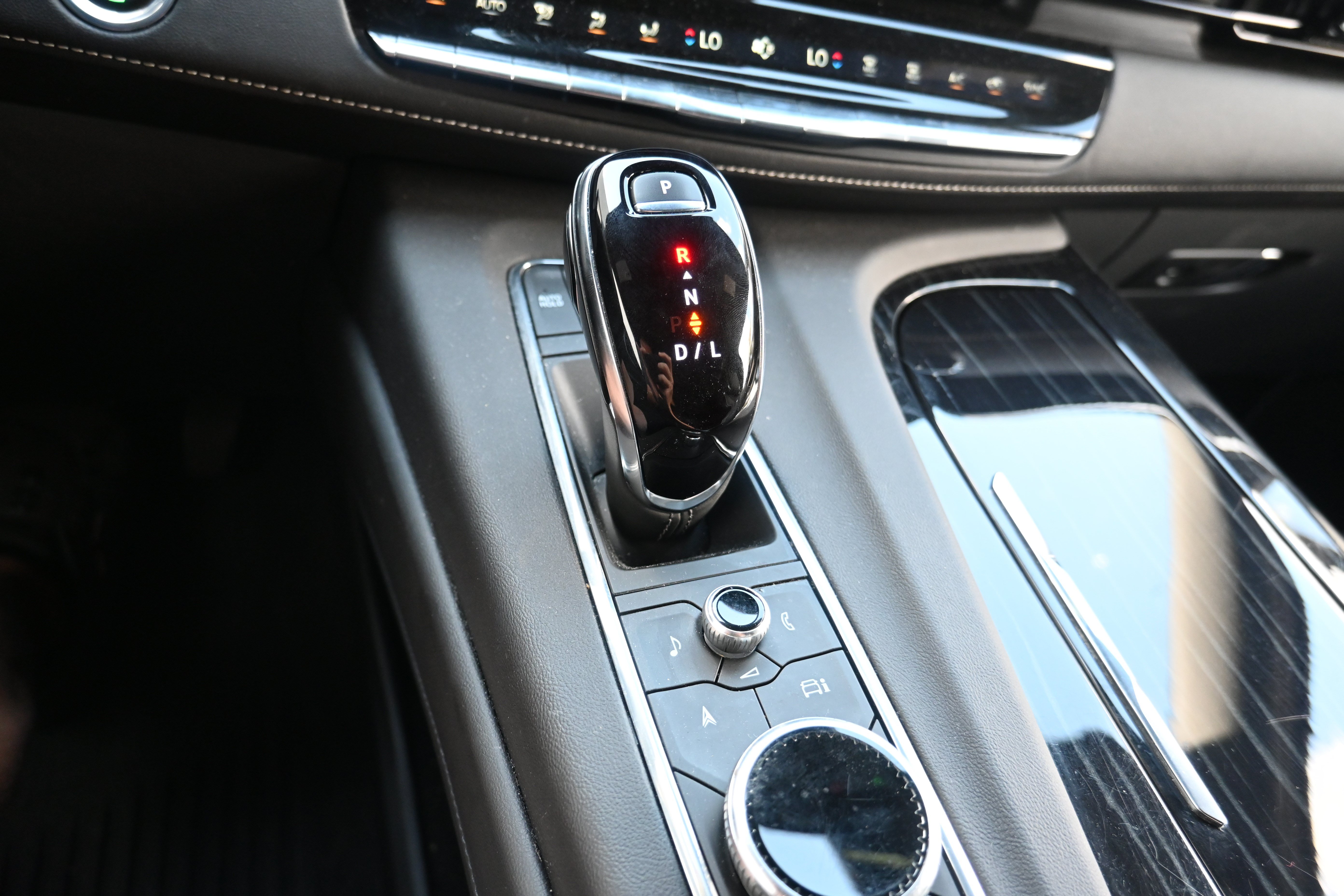 Used 2023 Cadillac Escalade Sport w/ LPO, ONYX Package AWD/4WD image 19