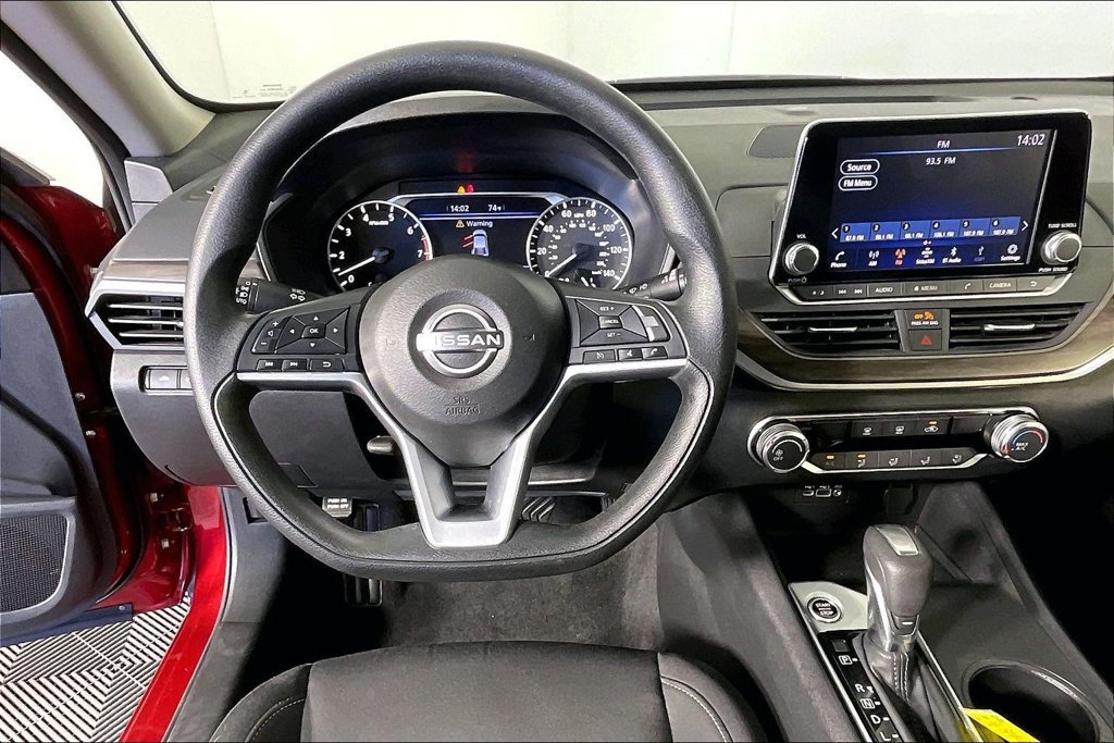 Used 2025 Nissan Altima 2.5 SV FWD image 6