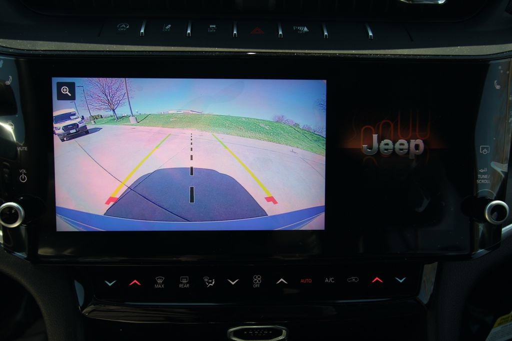 New 2026 Jeep Grand Cherokee Limited image 12