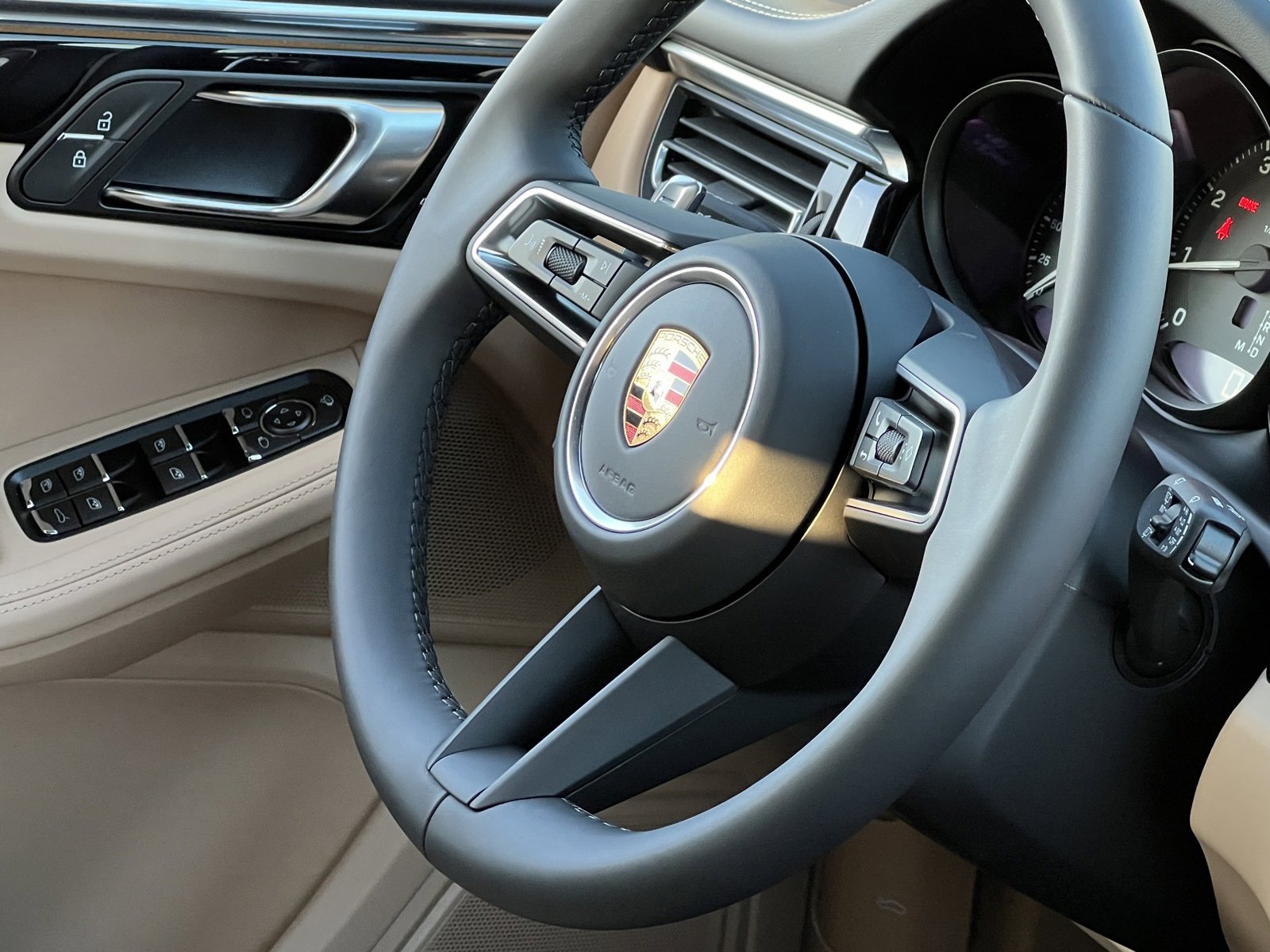 New 2026 Porsche Macan image 21