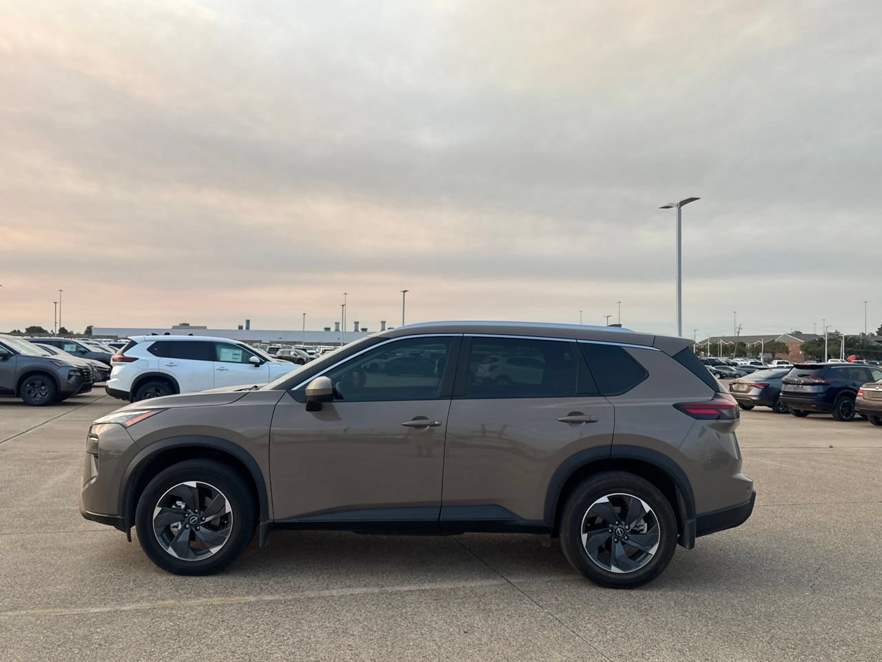 Certified 2024 Nissan Rogue SV w/ SV Premium Package AWD/4WD image 14