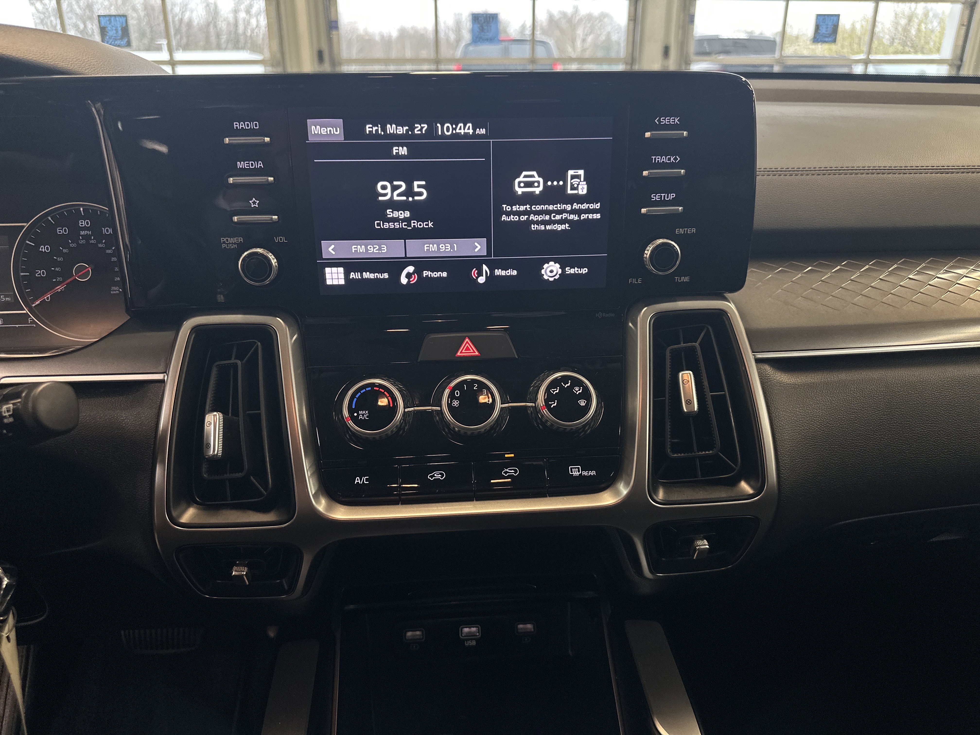 Used 2023 Kia Sorento LX image 3