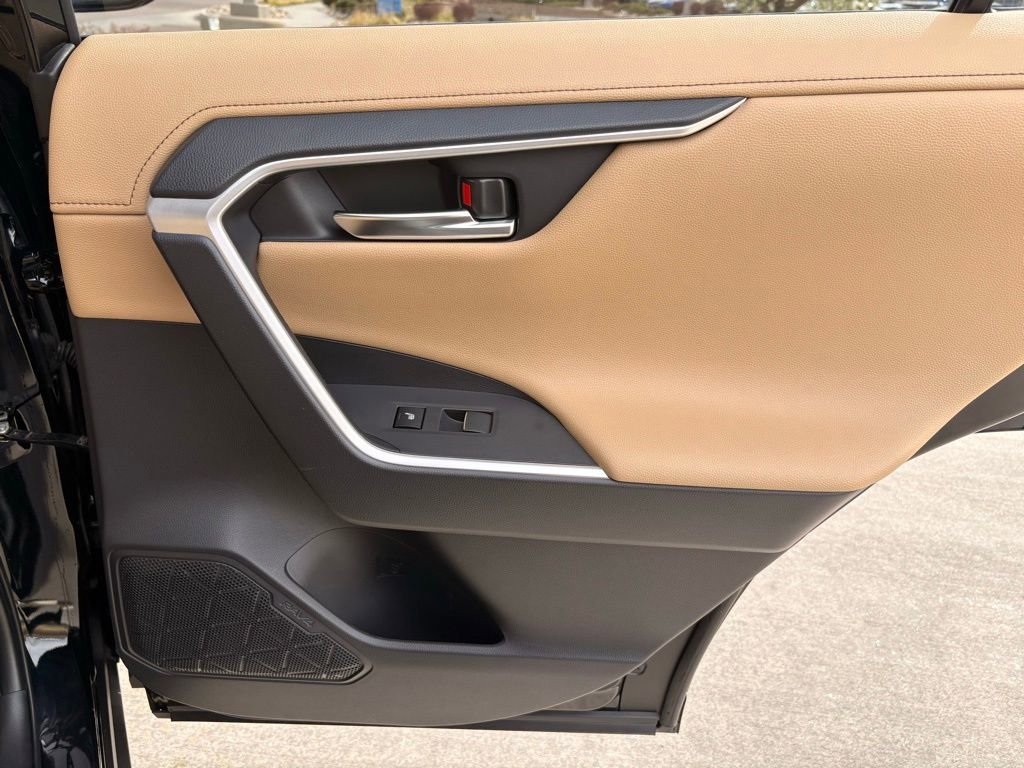 Used 2019 Toyota RAV4 Limited w/ Cold Weather Package image 33