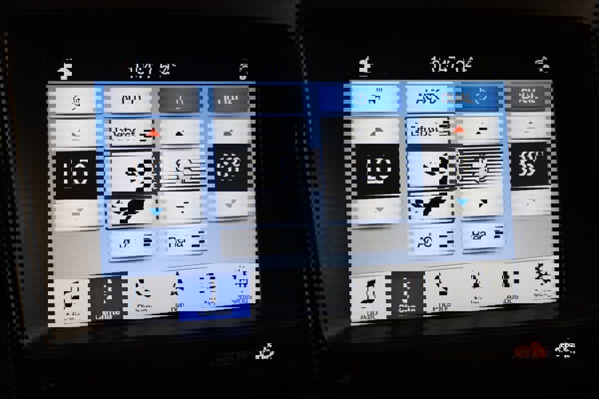 Used 2018 Ford Explorer XLT w/ Equipment Group 202A image 29