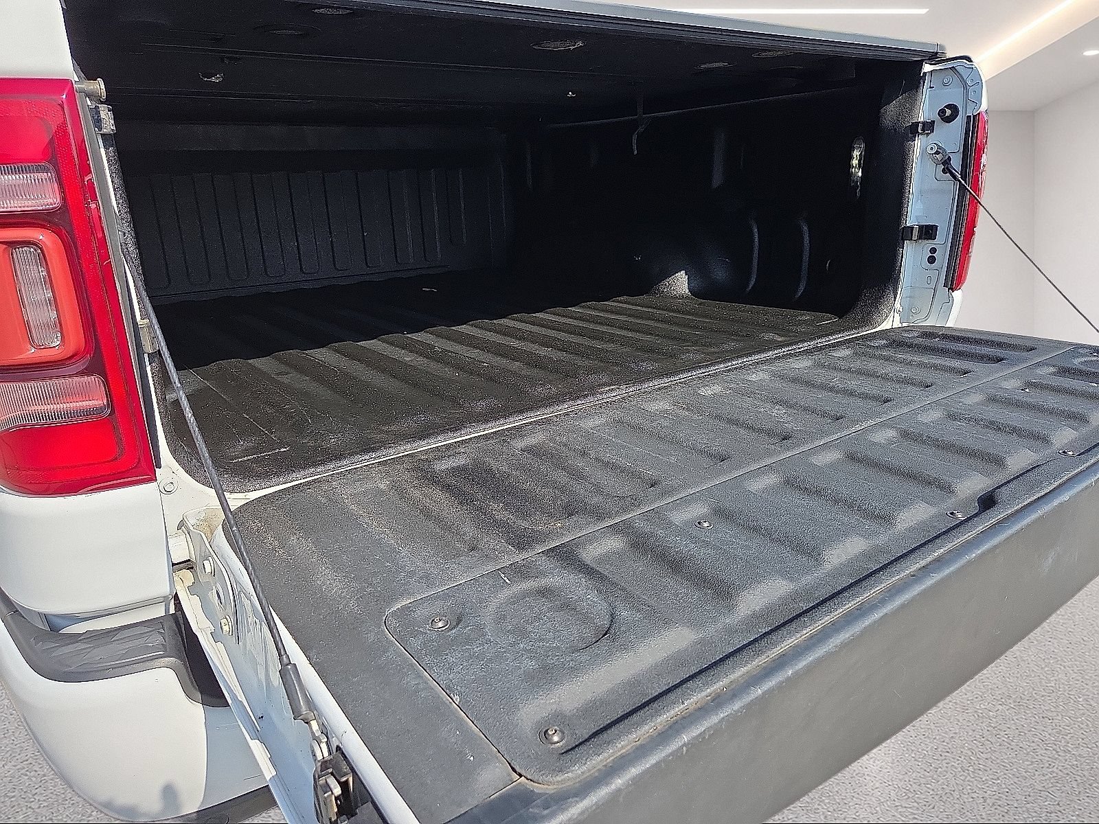 Used 2020 RAM 1500 Limited AWD/4WD image 18