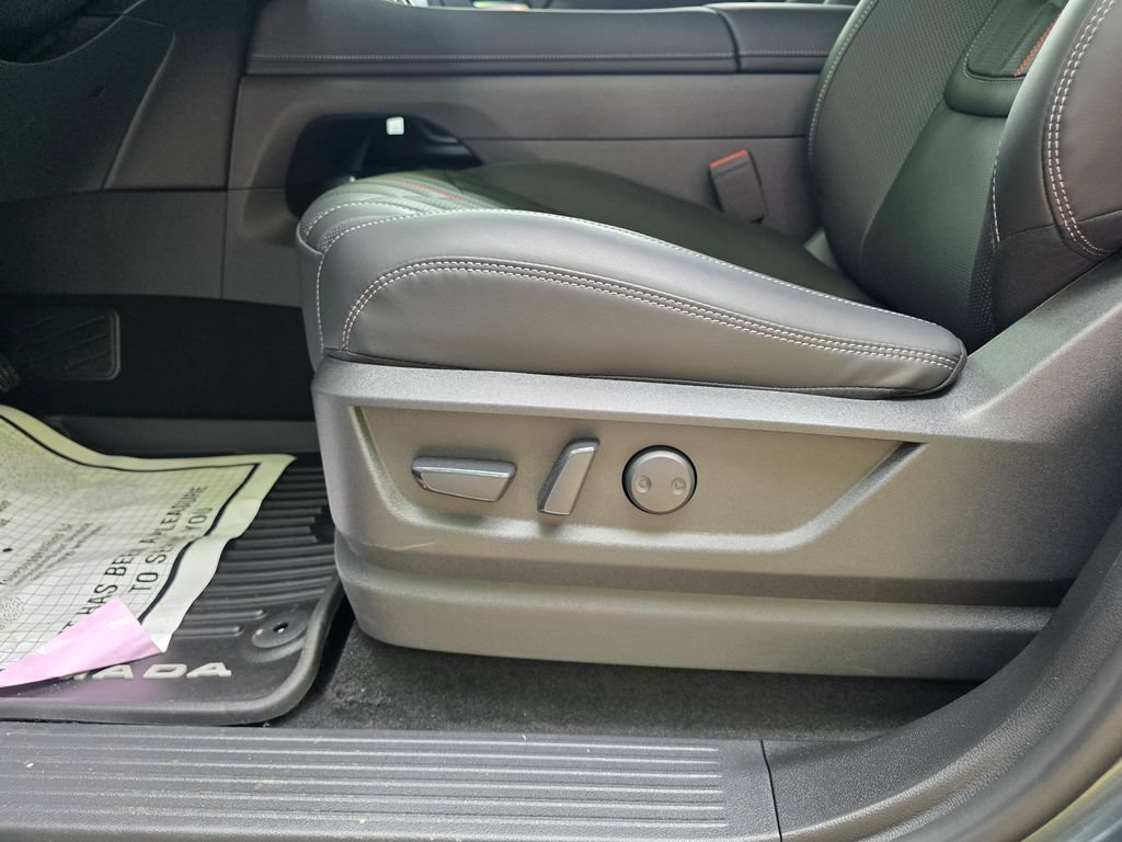 New 2026 Nissan Armada PRO-4X w/ Captain's Chari Seat Package AWD/4WD image 22