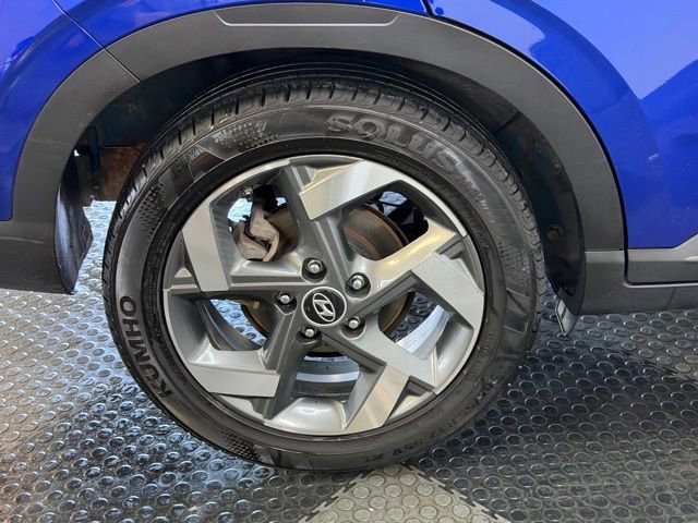Used 2023 Hyundai Venue Limited FWD image 14