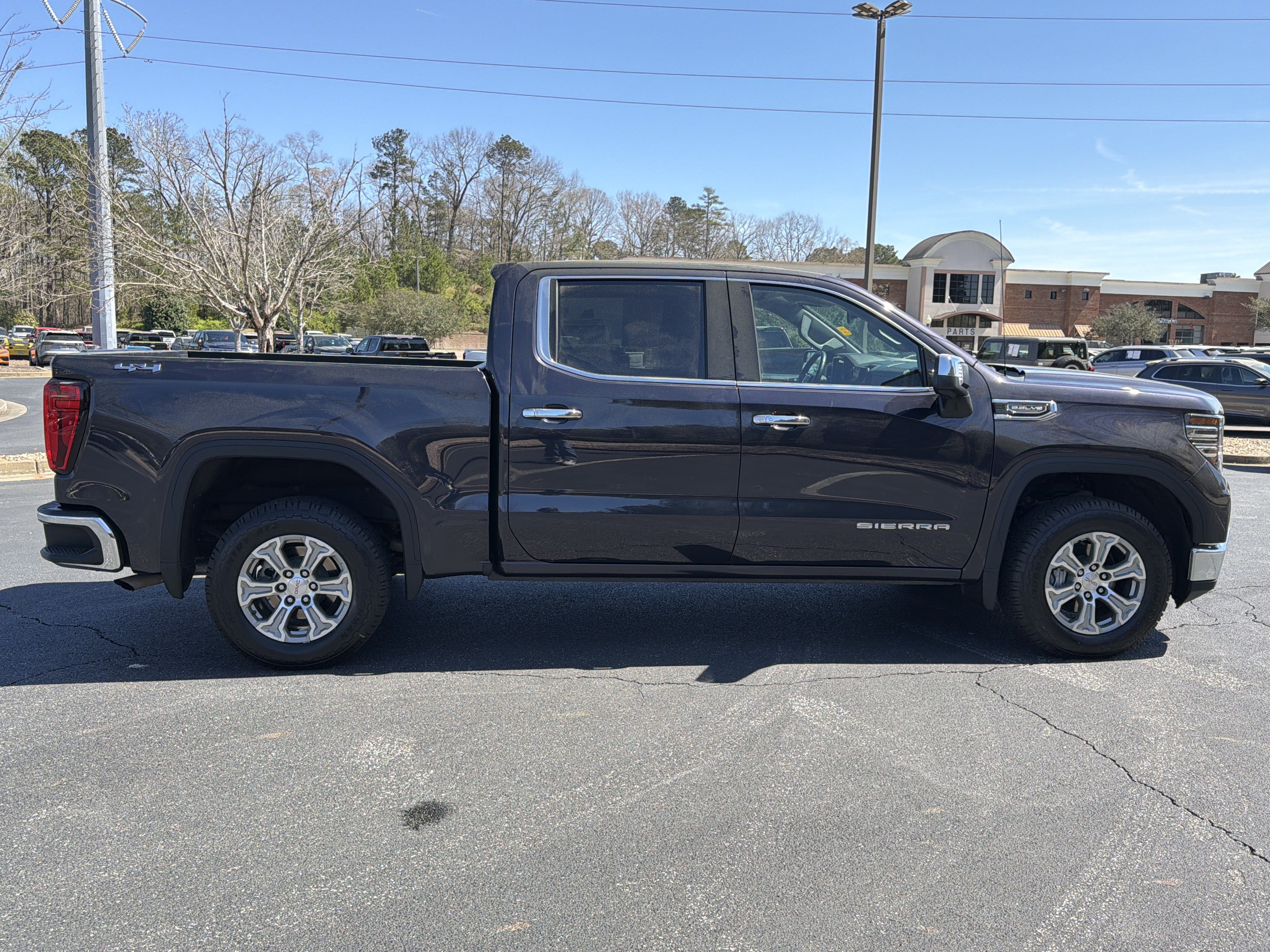 Used 2025 GMC Sierra 1500 SLT AWD/4WD image 4
