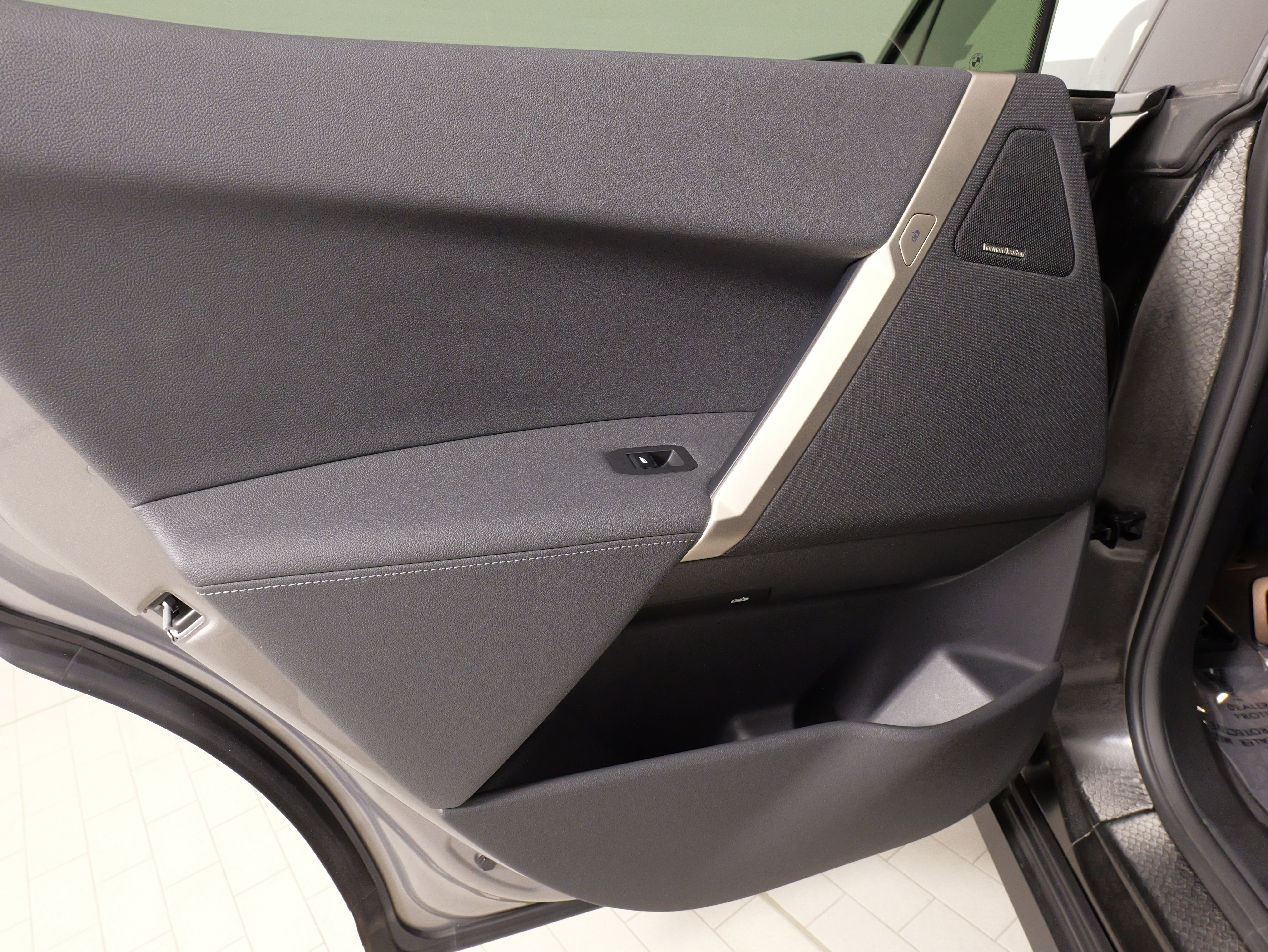 Used 2024 BMW iX xDrive50 image 34