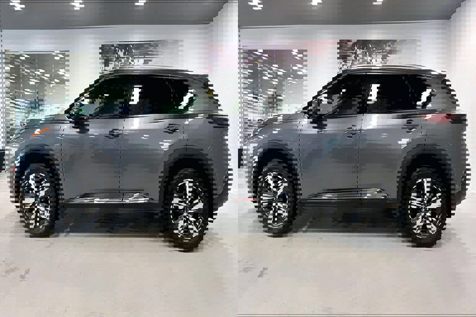 Used 2023 Nissan Rogue SL image 3
