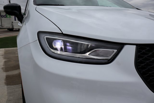 New 2026 Chrysler Pacifica Limited w/ S Appearance Package image 4