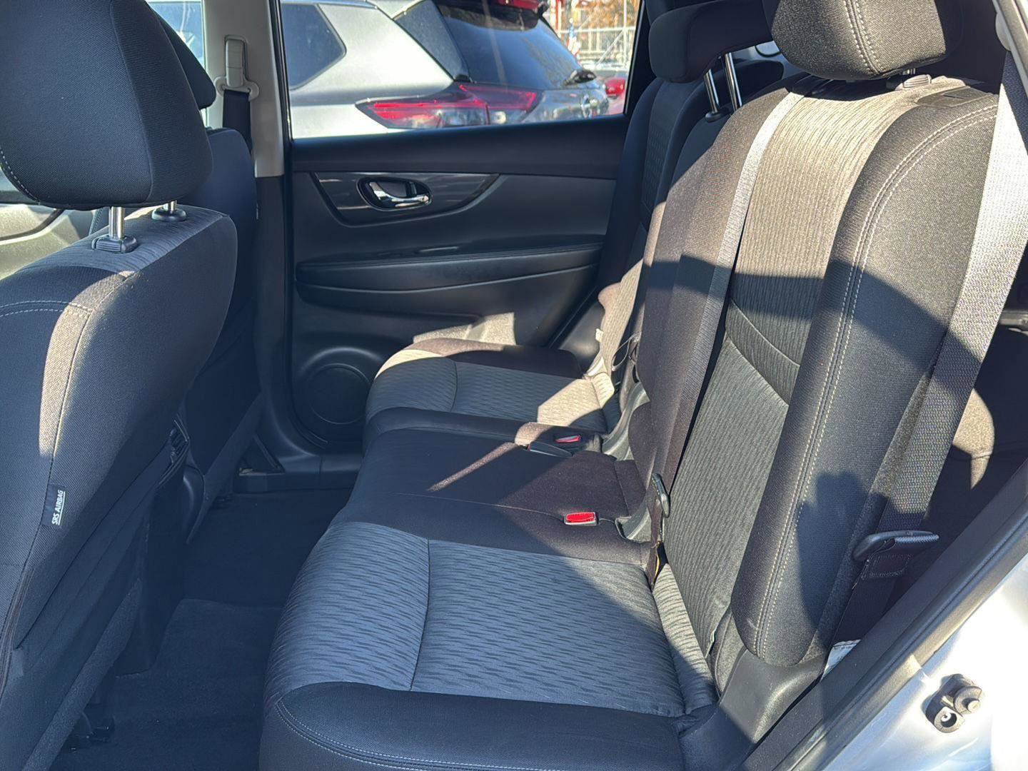 Used 2020 Nissan Rogue SV image 28