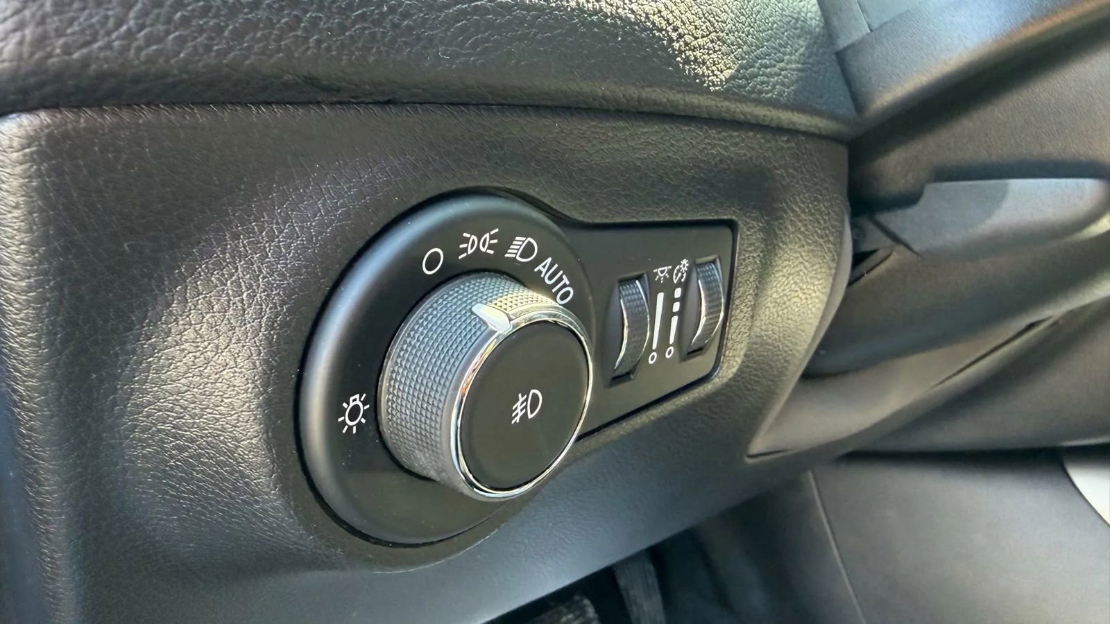 Used 2019 Jeep Compass Latitude w/ Popular Equipment Group image 25