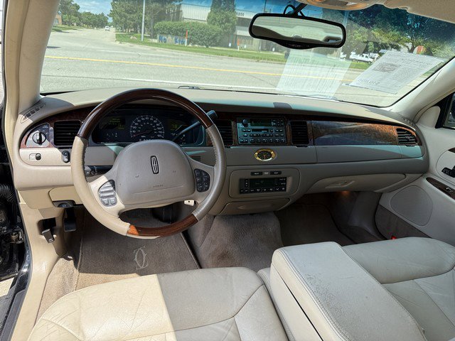 Used 2001 Lincoln Town Car Cartier image 13