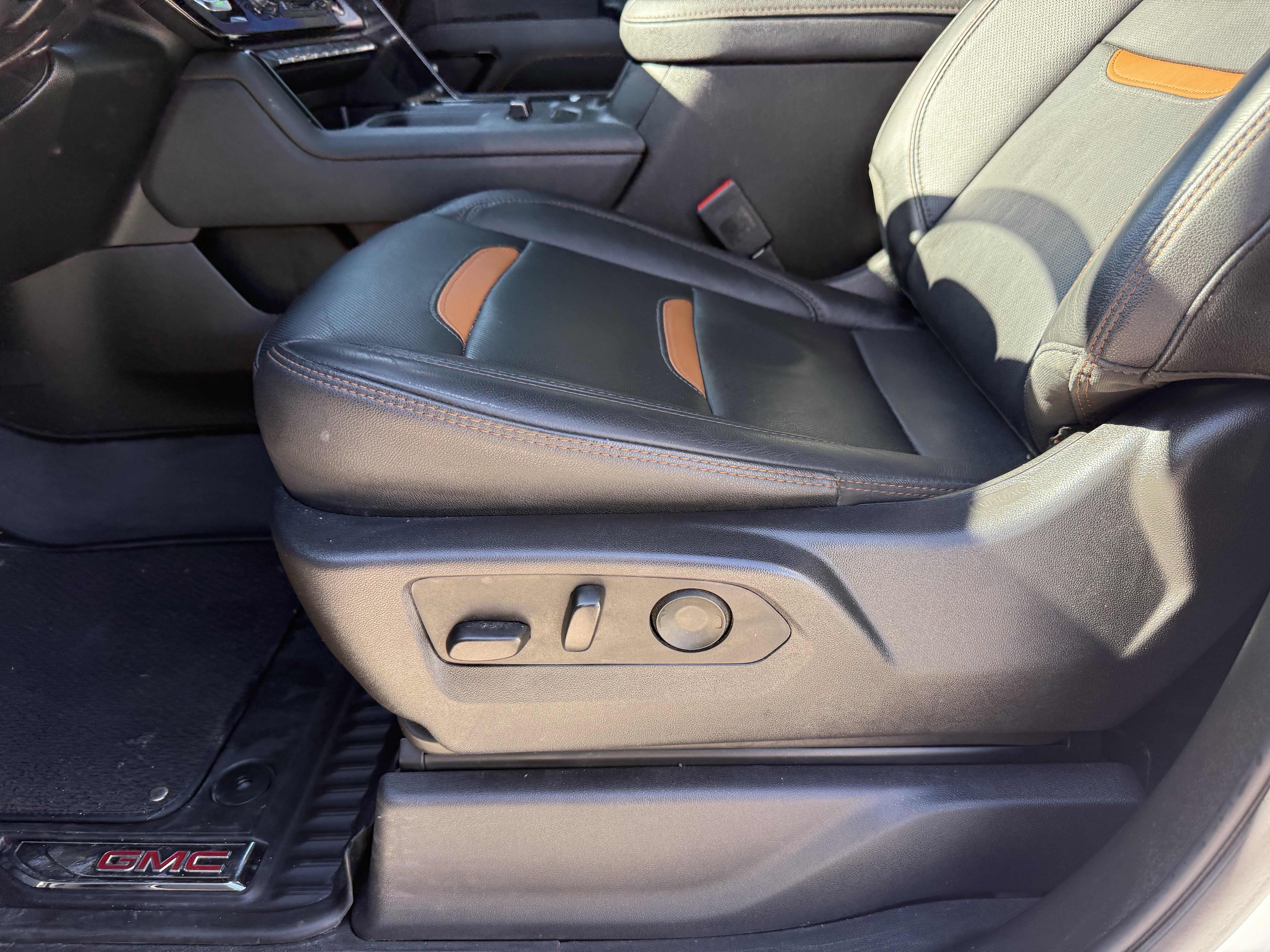 Used 2024 GMC Sierra 2500 AT4 image 27