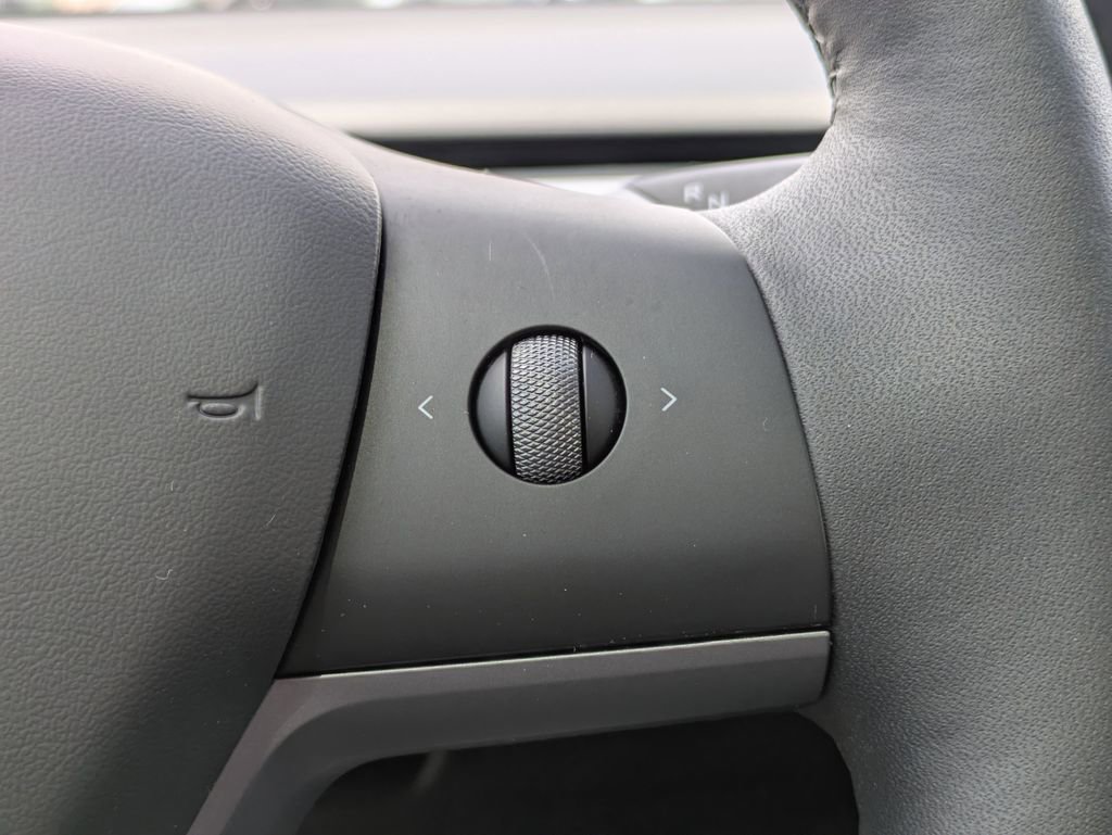 Used 2024 Tesla Model Y Long Range image 37