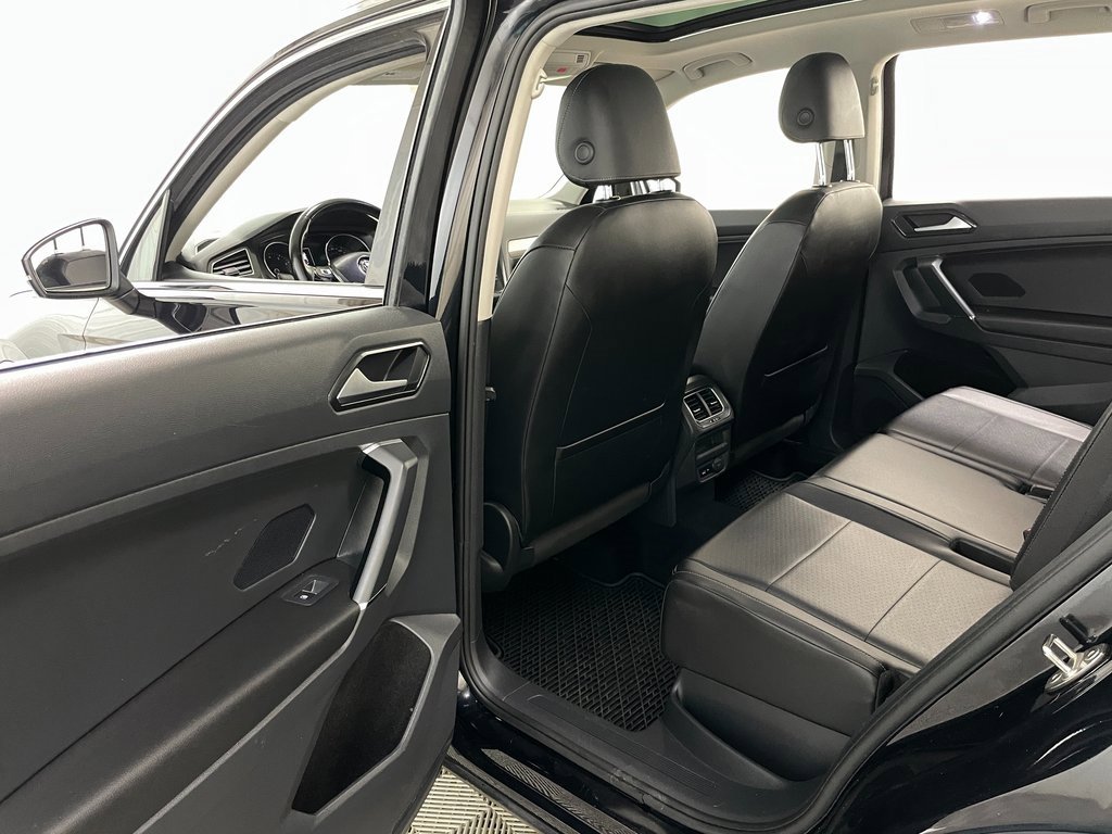 Used 2018 Volkswagen Tiguan SEL image 40