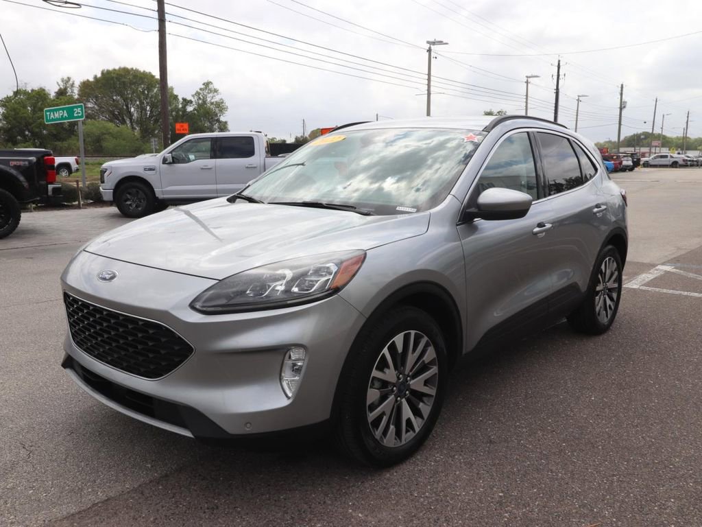 Used 2022 Ford Escape Titanium image 3