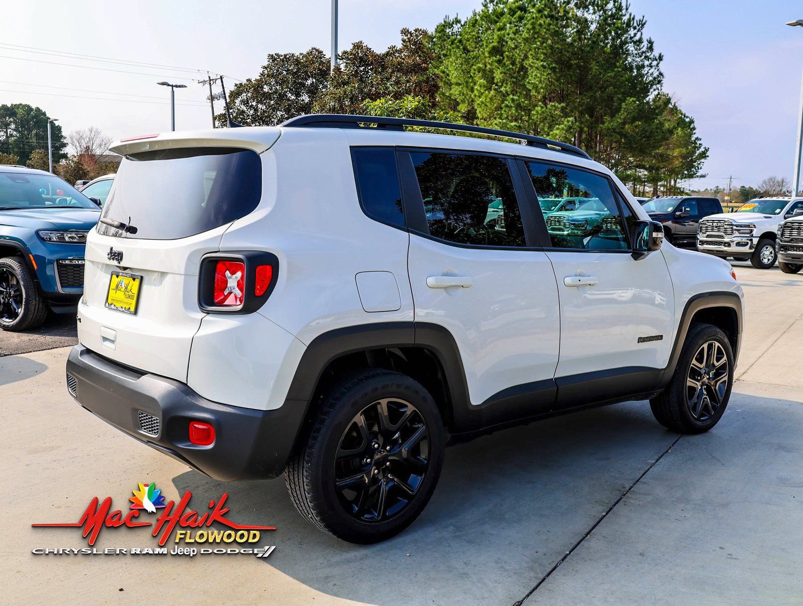 Used 2023 Jeep Renegade Altitude image 8
