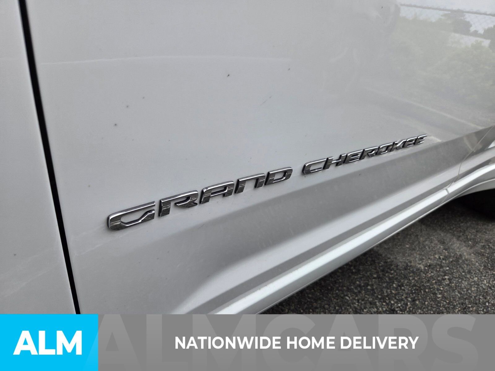 Used 2023 Jeep Grand Cherokee Overland AWD/4WD image 5