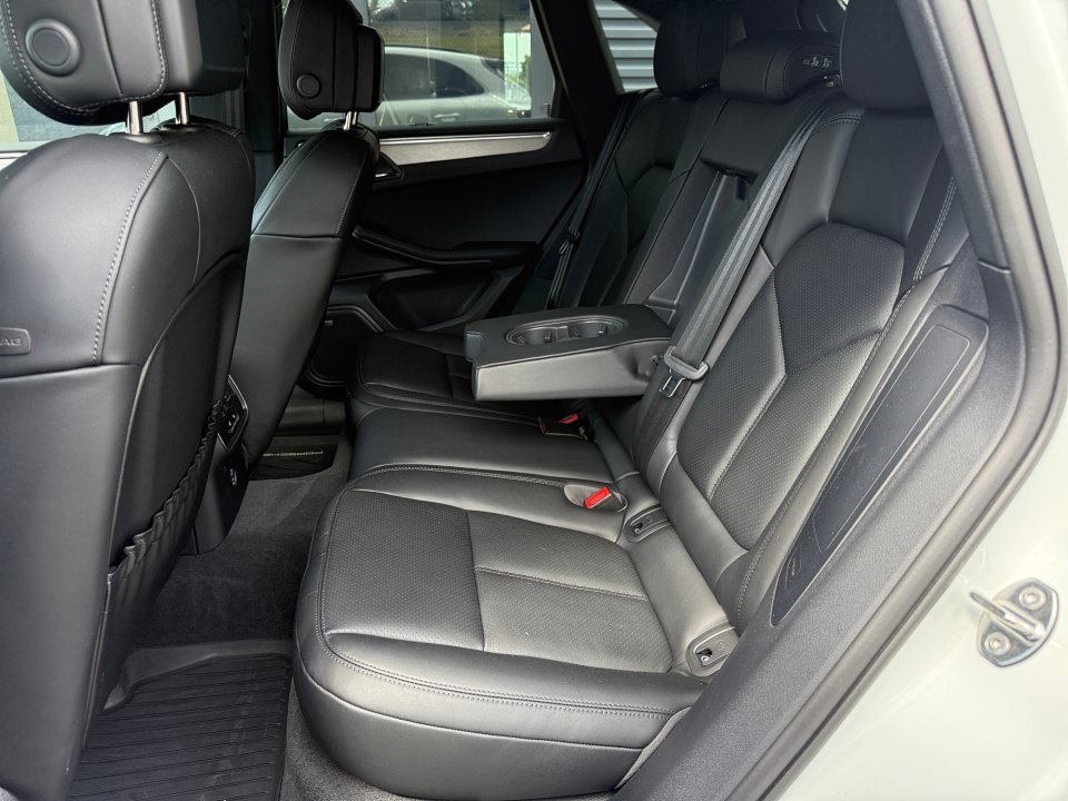 Certified 2026 Porsche Macan AWD/4WD image 20