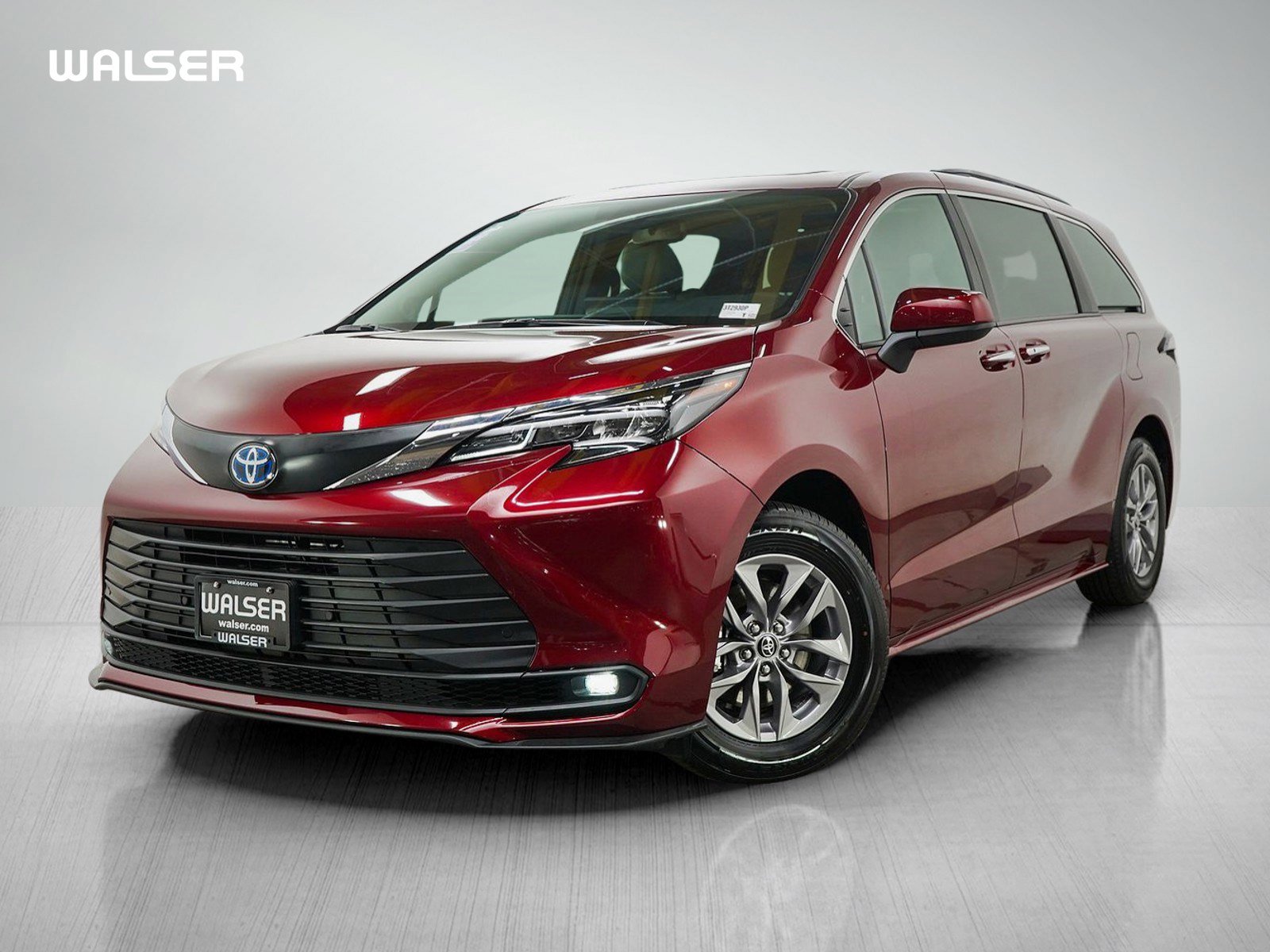 Used 2025 Toyota Sienna XLE w/ XLE Plus Package AWD/4WD image 1