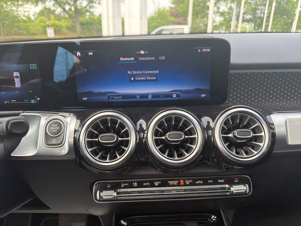 Used 2025 Mercedes-Benz GLB 250 image 17