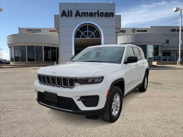 Certified 2023 Jeep Grand Cherokee Laredo image 1