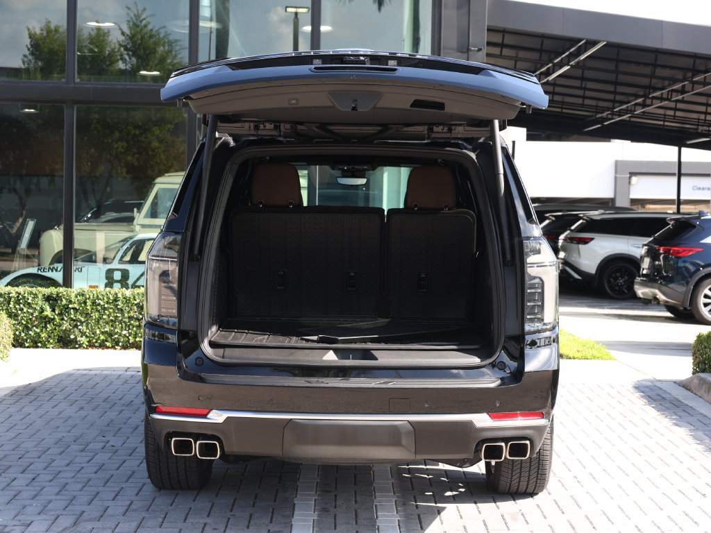 Used 2026 Chevrolet Suburban High Country RWD image 7