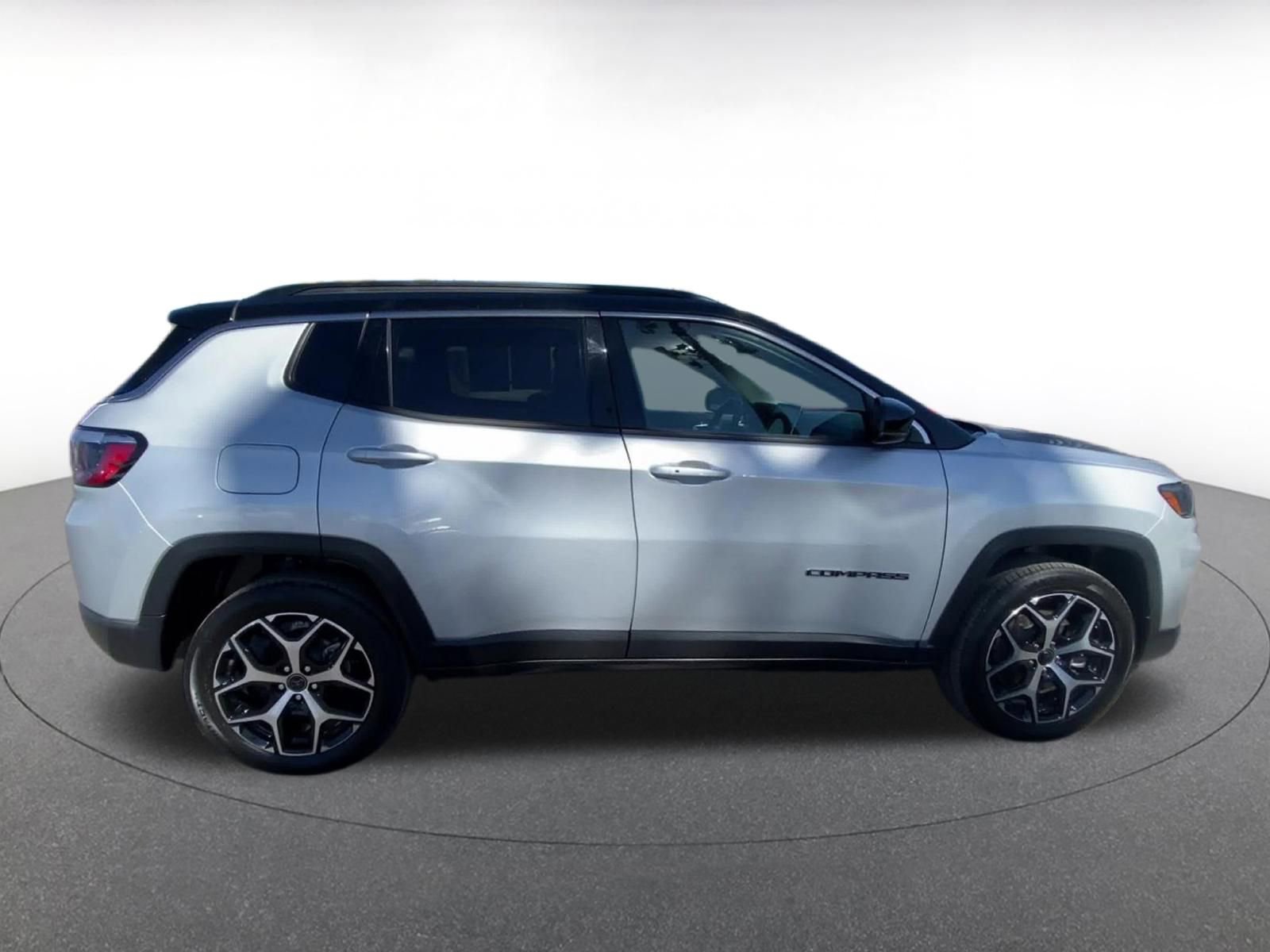 Used 2025 Jeep Compass Limited AWD/4WD image 16