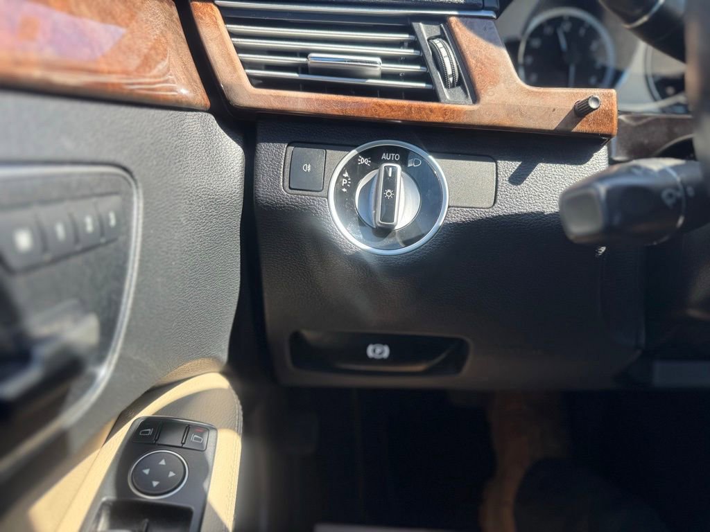 Used 2013 Mercedes-Benz E 350 Sedan image 24