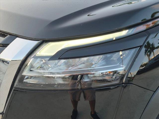 Used 2024 Nissan Pathfinder Platinum FWD image 10