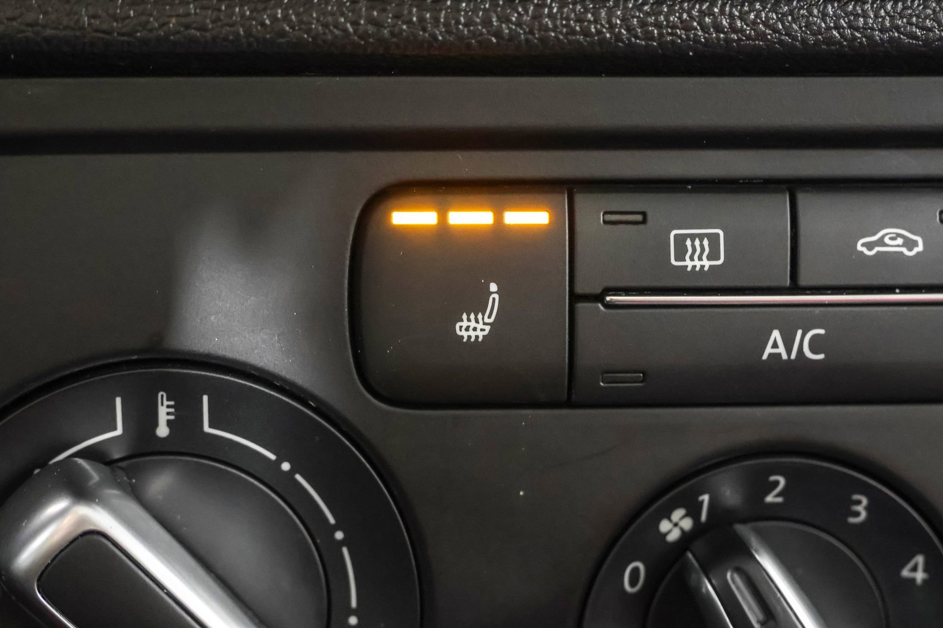 Used 2014 Volkswagen Beetle R-Line image 31