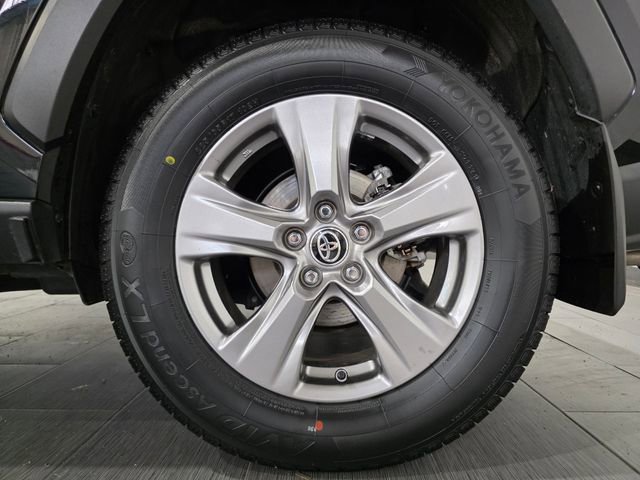 Used 2025 Toyota RAV4 LE AWD/4WD image 23