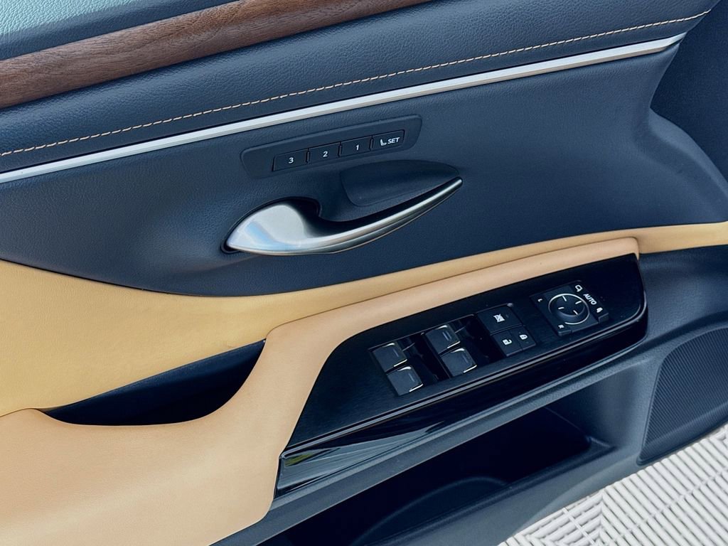 Certified 2024 Lexus ES 350 w/ Premium Package FWD image 18