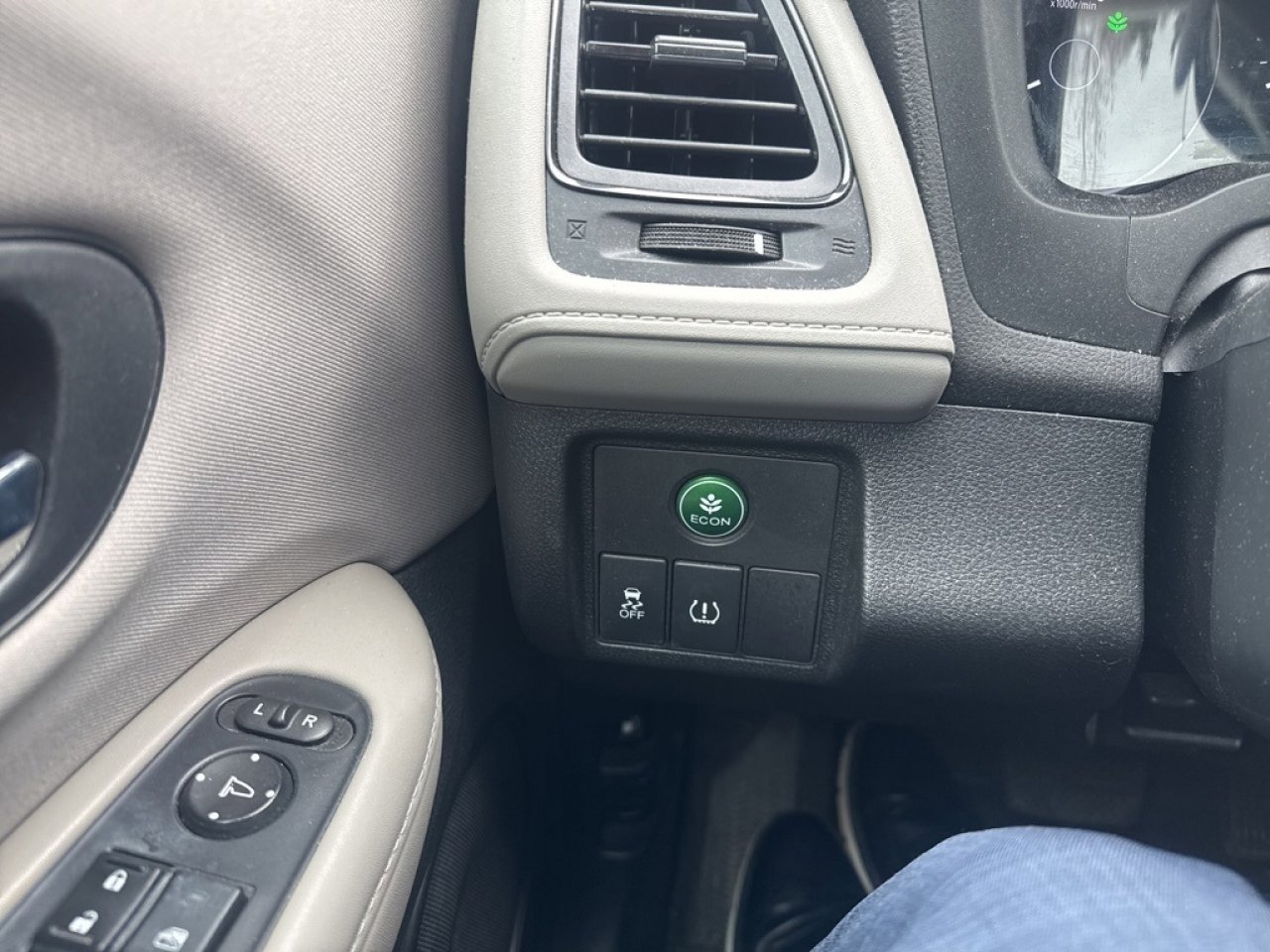 Used 2016 Honda HR-V LX image 21