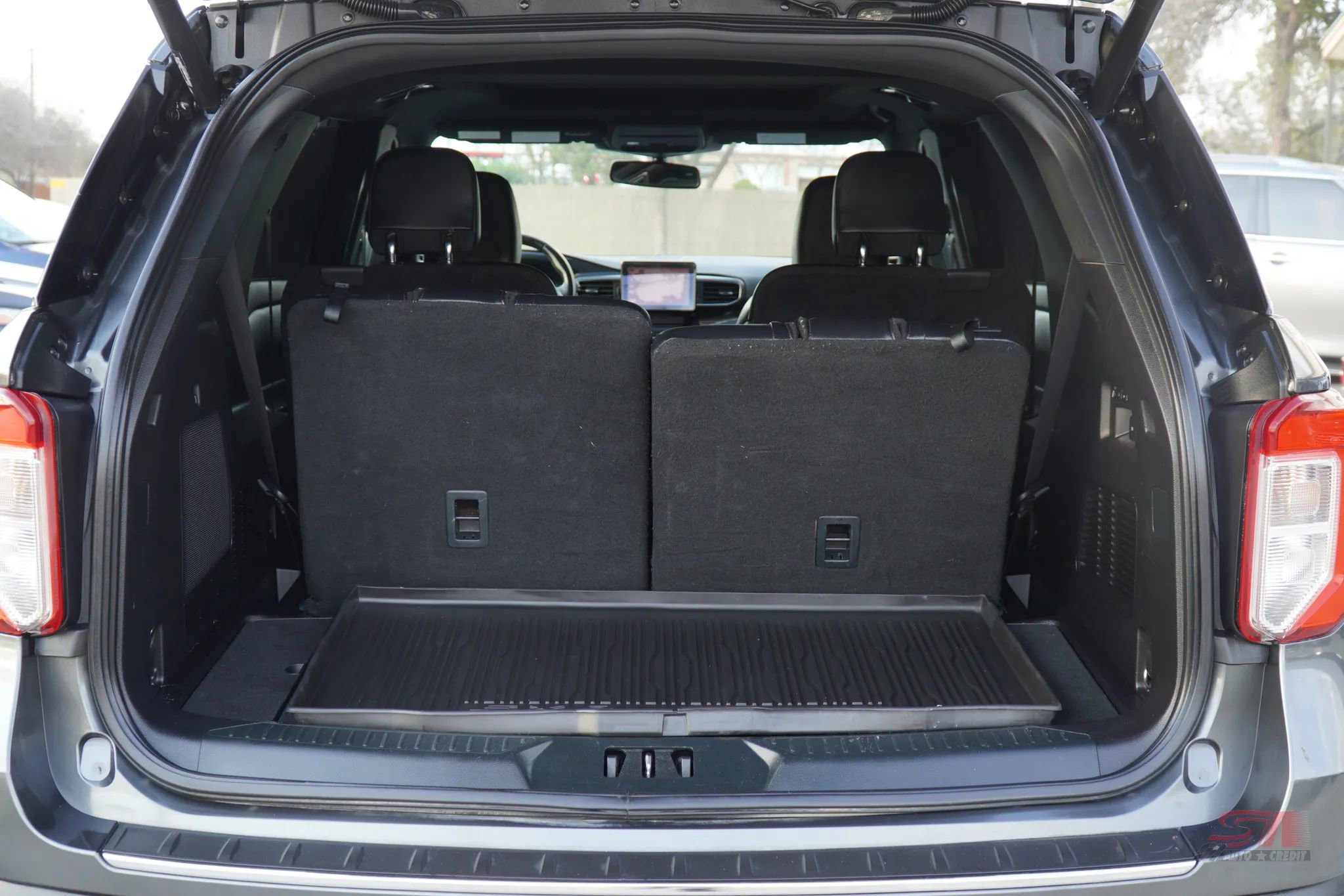 Used 2020 Ford Explorer Limited w/ Class III Trailer Tow Package image 7