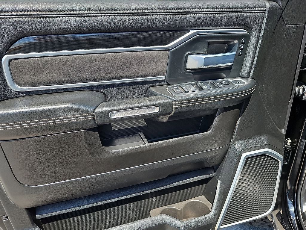 Used 2019 RAM 2500 Laramie w/ Black Appearance Package AWD/4WD image 23