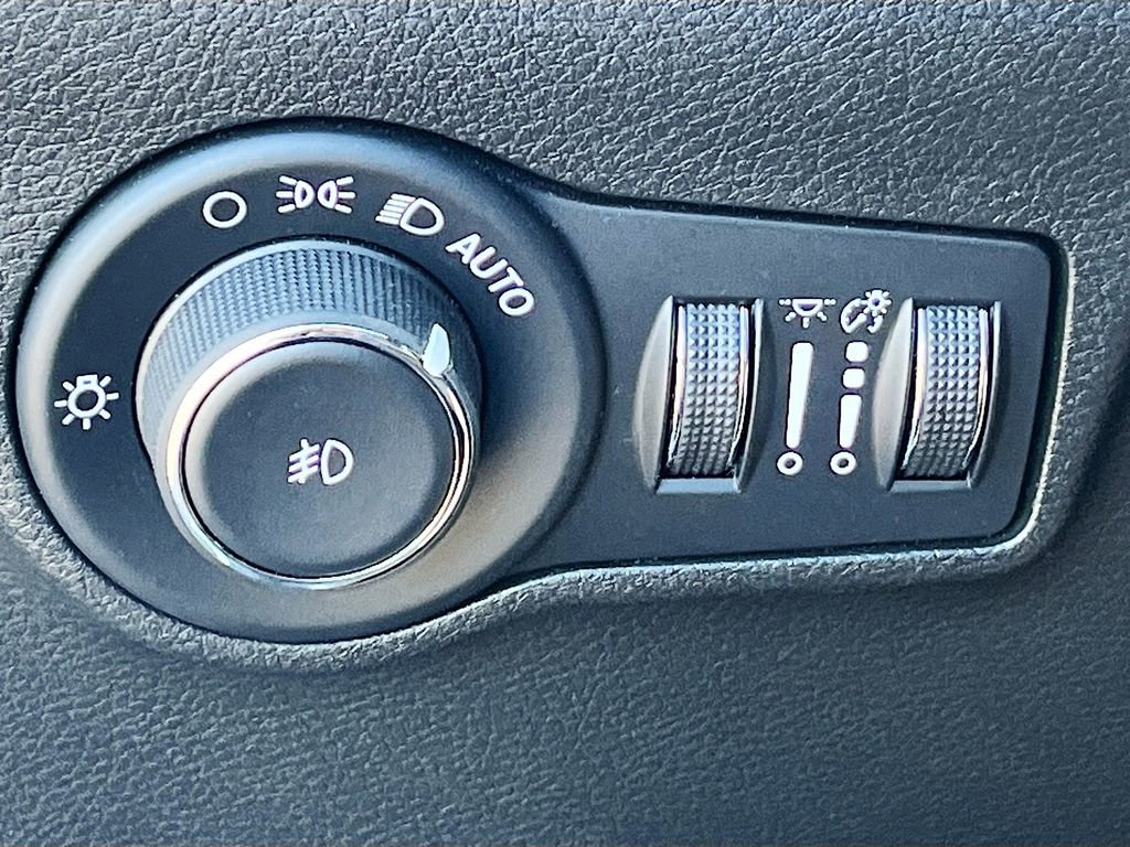 Used 2025 Jeep Compass Latitude image 10