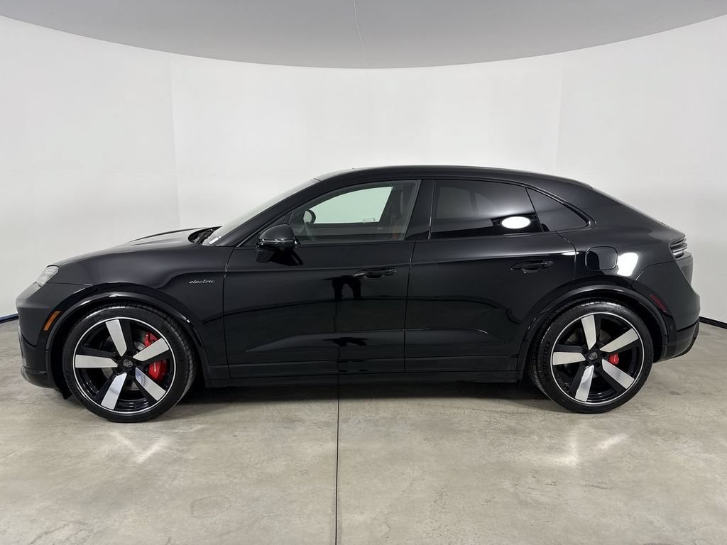 New 2026 Porsche Macan Turbo Electric AWD/4WD image 2