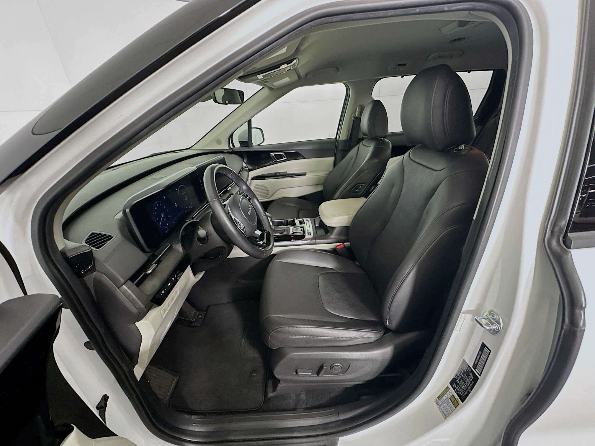 Used 2024 Kia Carnival SX FWD image 13