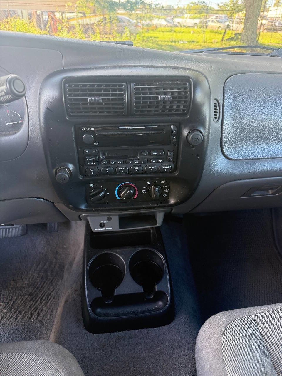 Used 2002 Ford Ranger XLT image 9