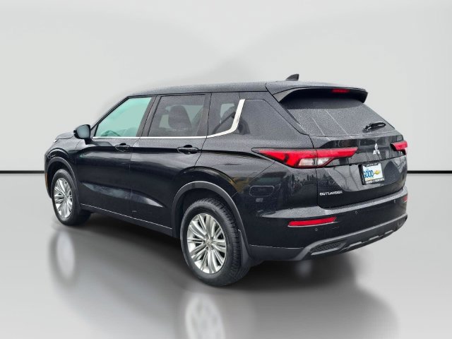 Used 2022 Mitsubishi Outlander ES FWD image 3