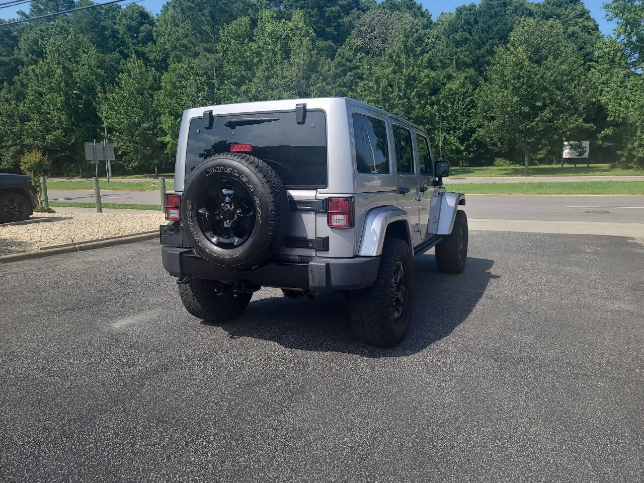 Used 2015 Jeep Wrangler Unlimited Sahara AWD/4WD image 7