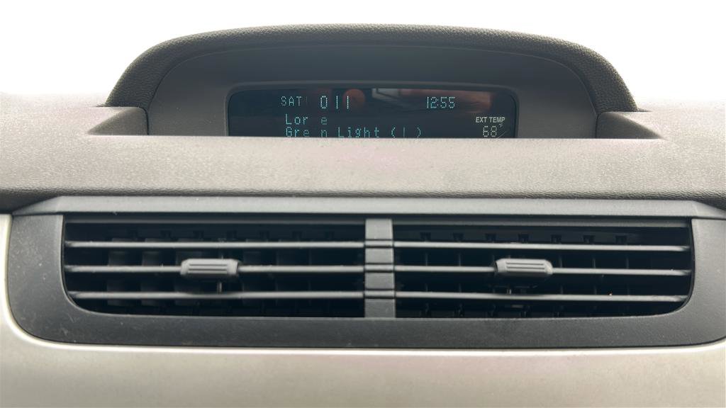 Used 2010 Ford Focus SE image 26