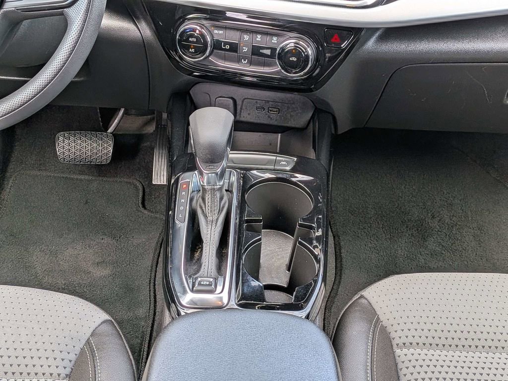 Used 2025 Chevrolet Trax LT FWD image 20