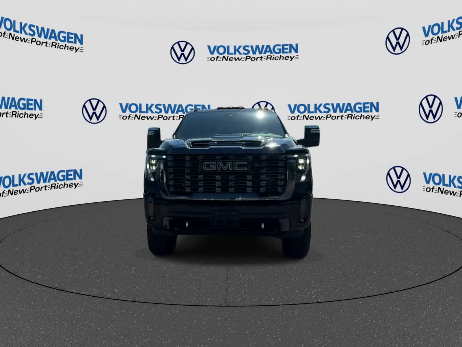 Used 2024 GMC Sierra 3500 Denali Ultimate AWD/4WD image 3