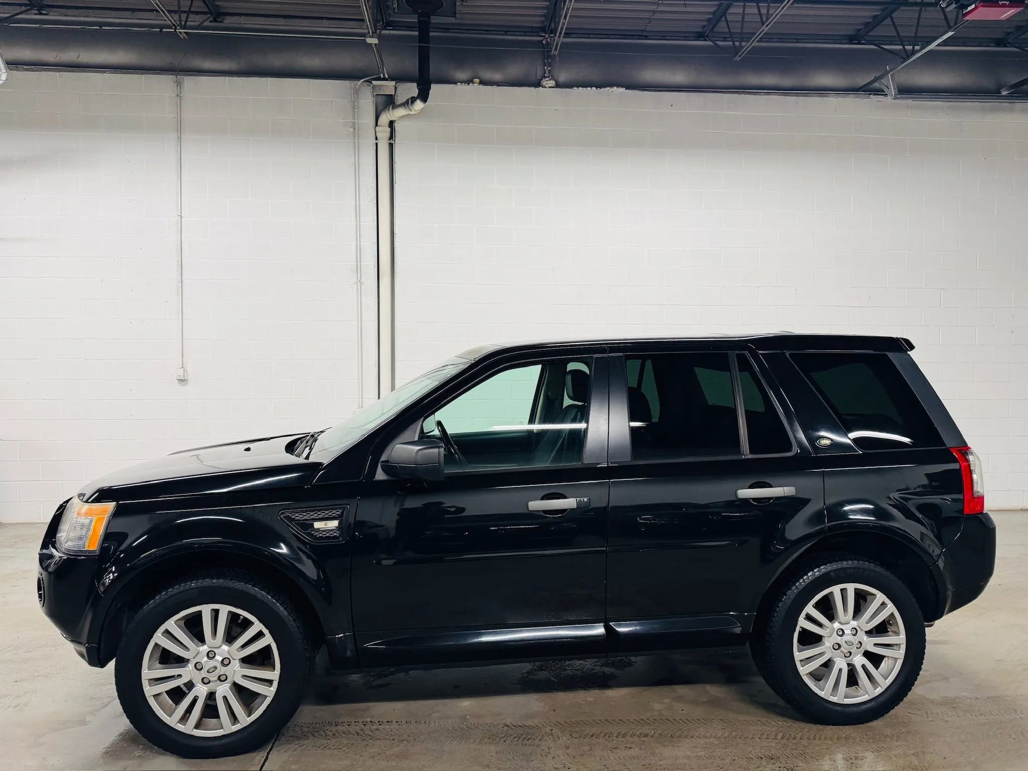 Used 2010 Land Rover LR2 HSE AWD/4WD image 5