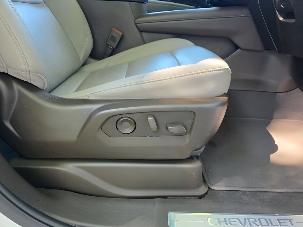 Used 2025 Chevrolet Tahoe LT AWD/4WD image 13