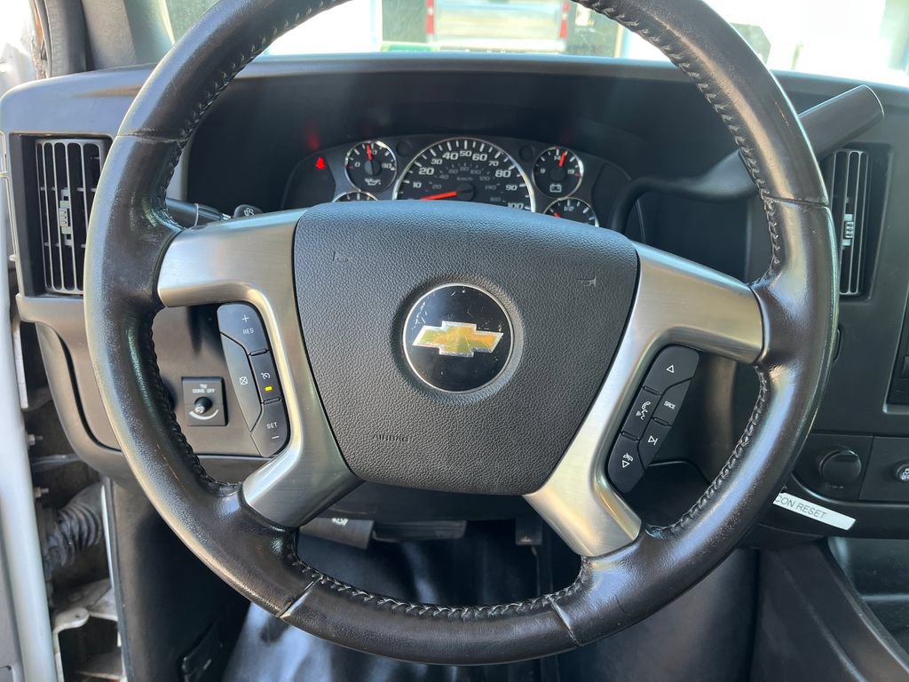 Used 2018 Chevrolet Express 2500 w/ Driver Convenience Package RWD image 21